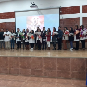 Realizan reconocimiento por resultados en Carrera Docente y charla sobre la ley Karim al personal educativo del colegio